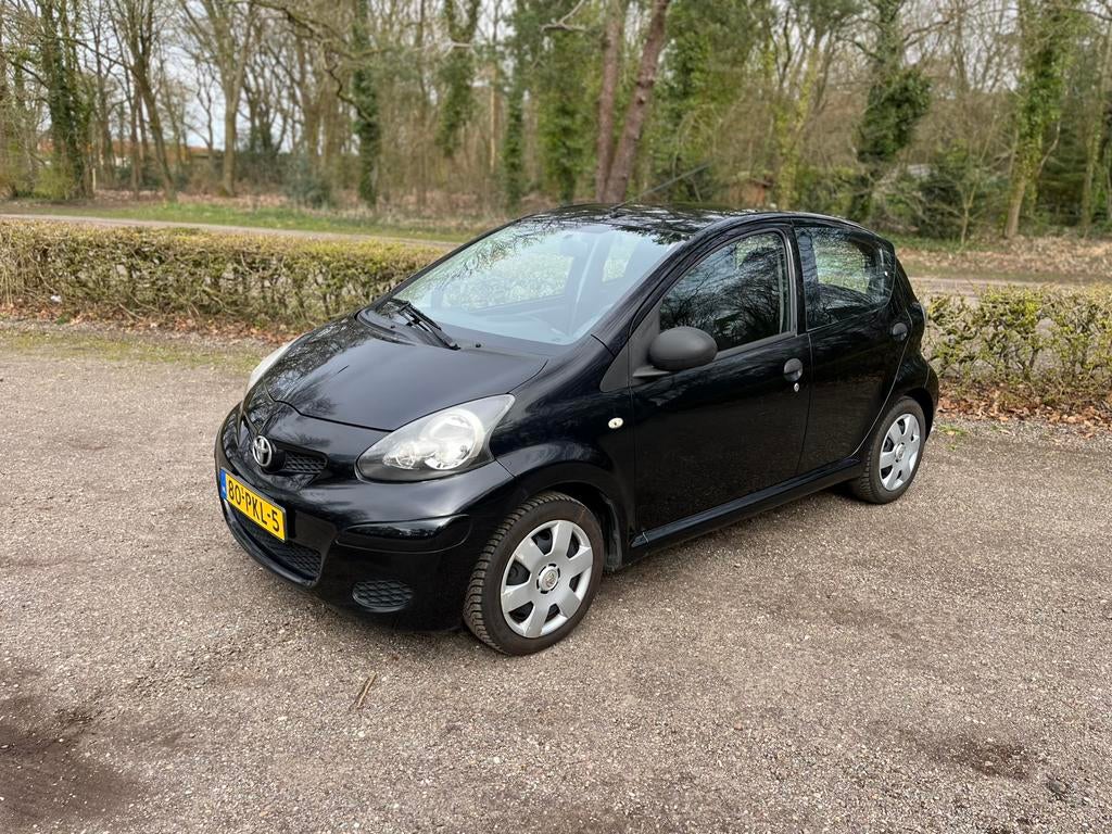 Toyota Aygo 1.0 | 5DRS | 2011 | Zwart | AIRCO, Auto's, Toyota, Voorwielaandrijving, Stof, 4 stoelen, Handgeschakeld