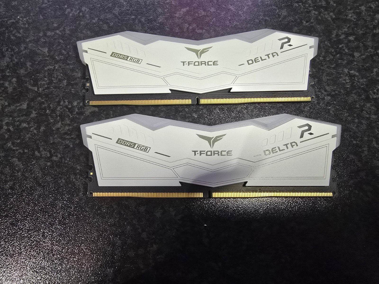 TEAMGROUP T-FORCE Delta rgb 2x16GB 32gb 6400MHZ
4,7
4,7 van, Computers en Software, RAM geheugen, 32 GB, Ophalen of Verzenden