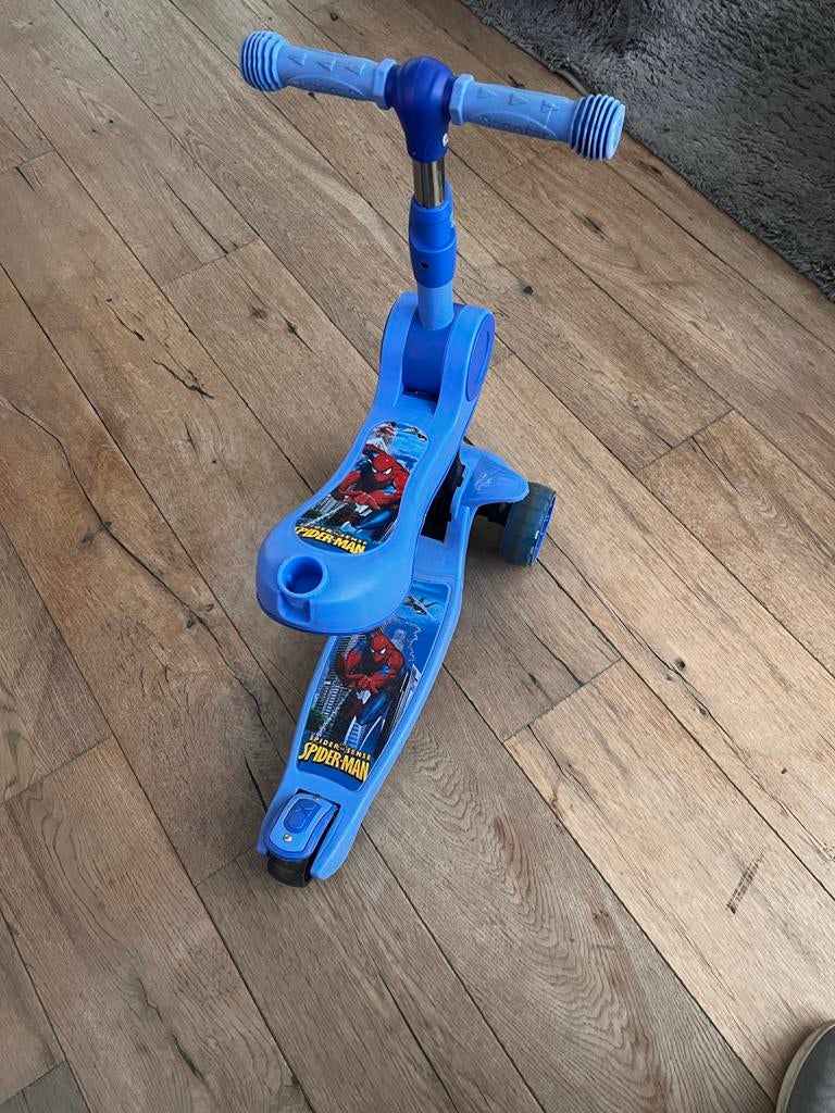 Spiderman step met zitje en lichtgevende wieltjes, Fietsen en Brommers, Steps, Ophalen of Verzenden, Gebruikt, Gewone step