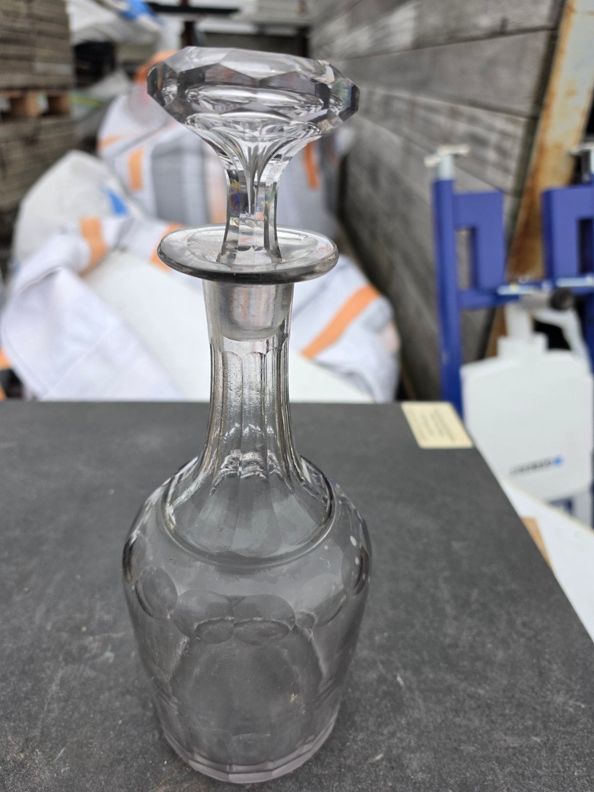 Antieke glazen karaf met geslepen stop, 33 cm hoog, Antiek en Kunst, Ophalen of Verzenden