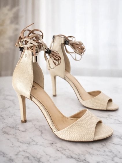 Mooie pumps / hakken , maat 38, H&m, Verzenden, Beige, Zo goed als nieuw, Pumps