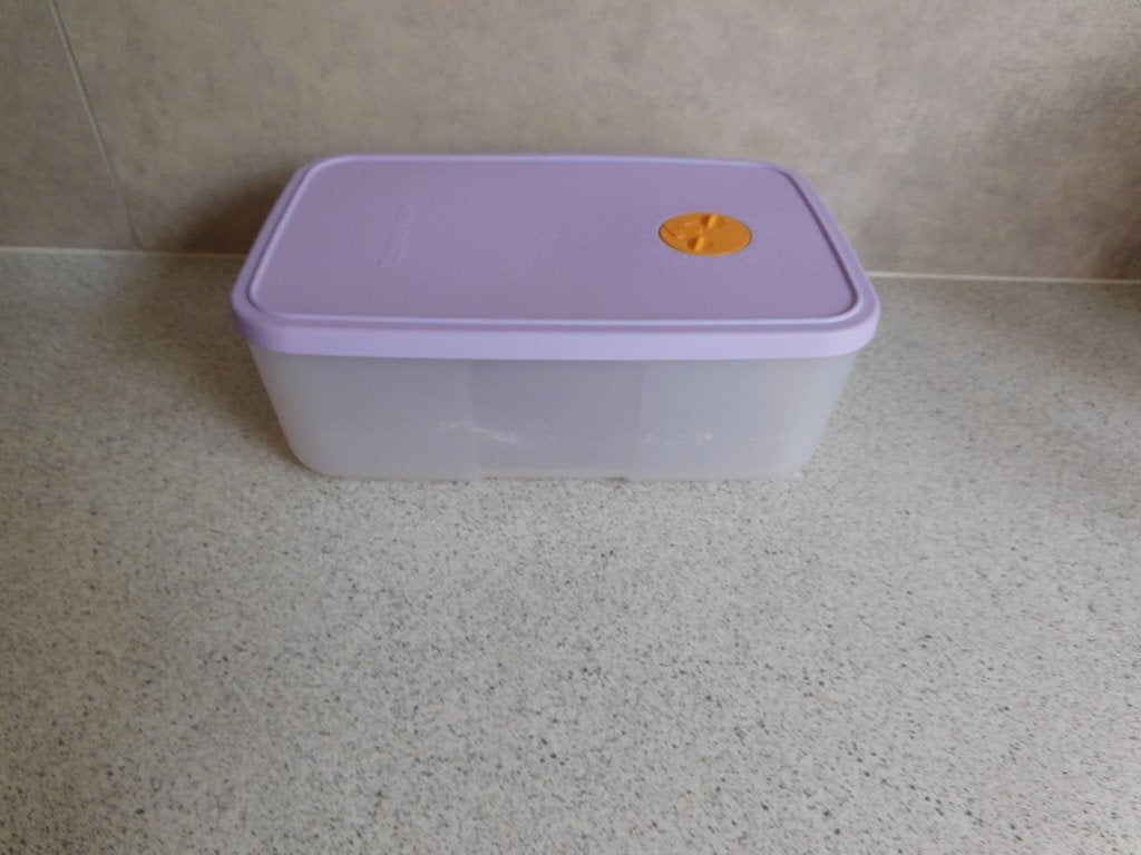 Tupperware Diepvriesdoos lila deksel en draaiknop - 1,3 Ltr., Gebruikt, Bewaardoos, Paars, Ophalen of Verzenden