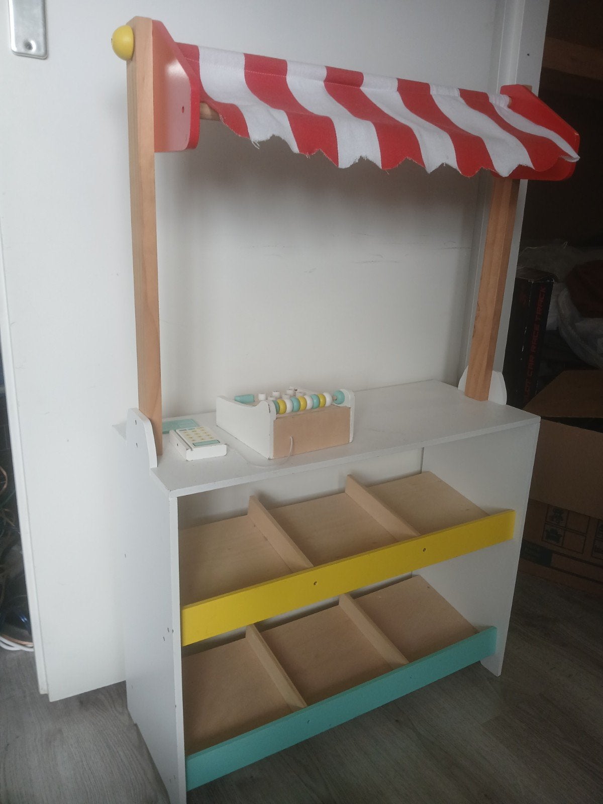 Houten speelgoedwinkel met kassa, Kinderen en Baby's, Speelgoed | Houten speelgoed, Ophalen of Verzenden, Gebruikt