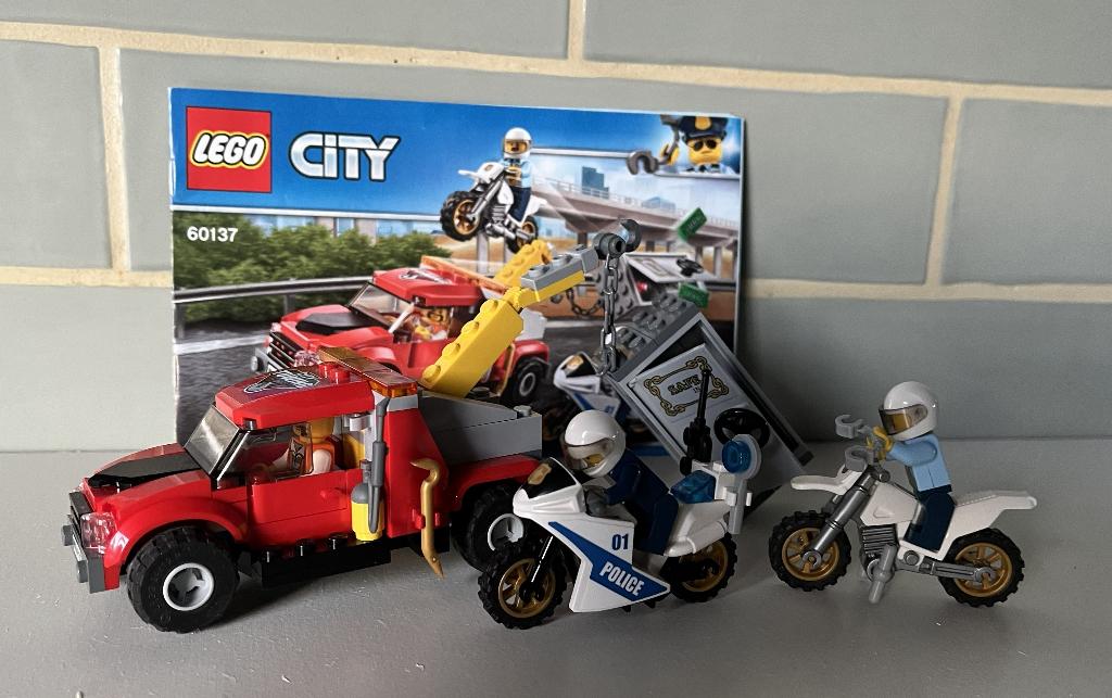 LEGO Tow Truck Trouble 60137 (Lego City, politie), City, Lego, Compleet, Ophalen of Verzenden