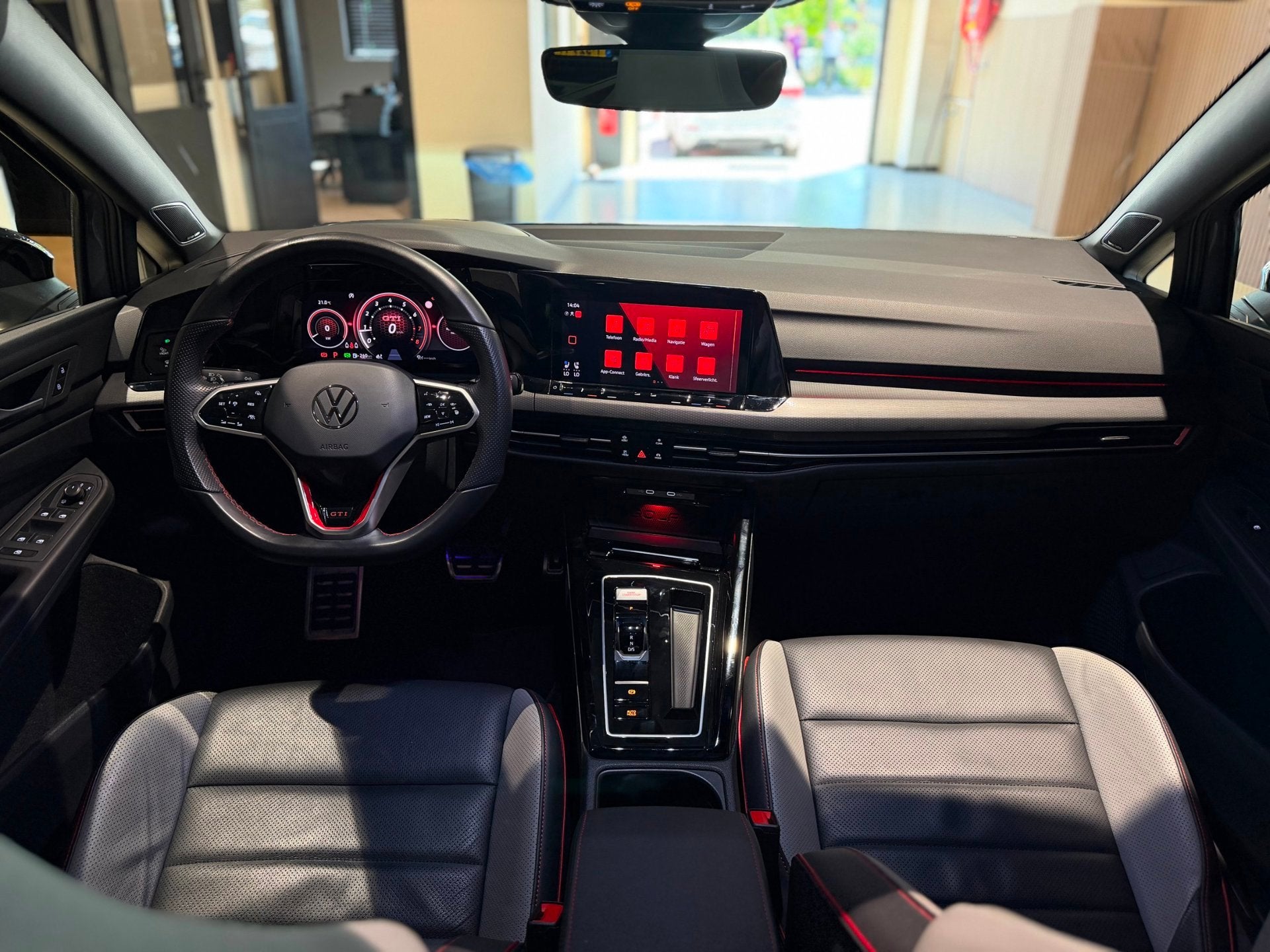 Volkswagen Golf 2.0 TSI GTI Clubsport Akrapovic|Pano|HUD|Mat, 12 maanden, 4 cilinders, Leder, Bedrijf