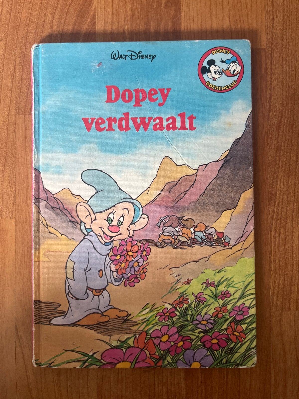 Walt Disney: Dopey verdwaalt - Disney Boekenclub, Ophalen of Verzenden, Gelezen, Sprookjes