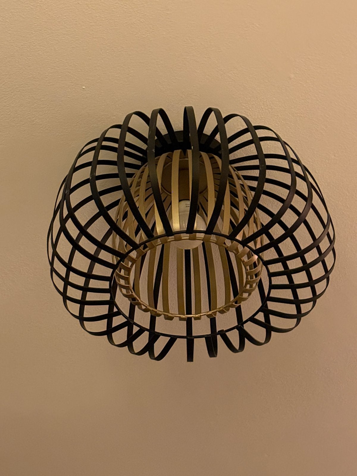Moderne plafondlamp zwart/goud, Modern, Zwart, Ophalen of Verzenden, Zo goed als nieuw