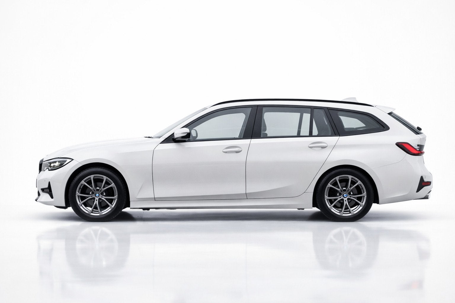 BMW 3-serie Touring 318i High Executive Sport Line | TREKHAA, Automaat, 1998 cc, Achterwielaandrijving, Gebruikt