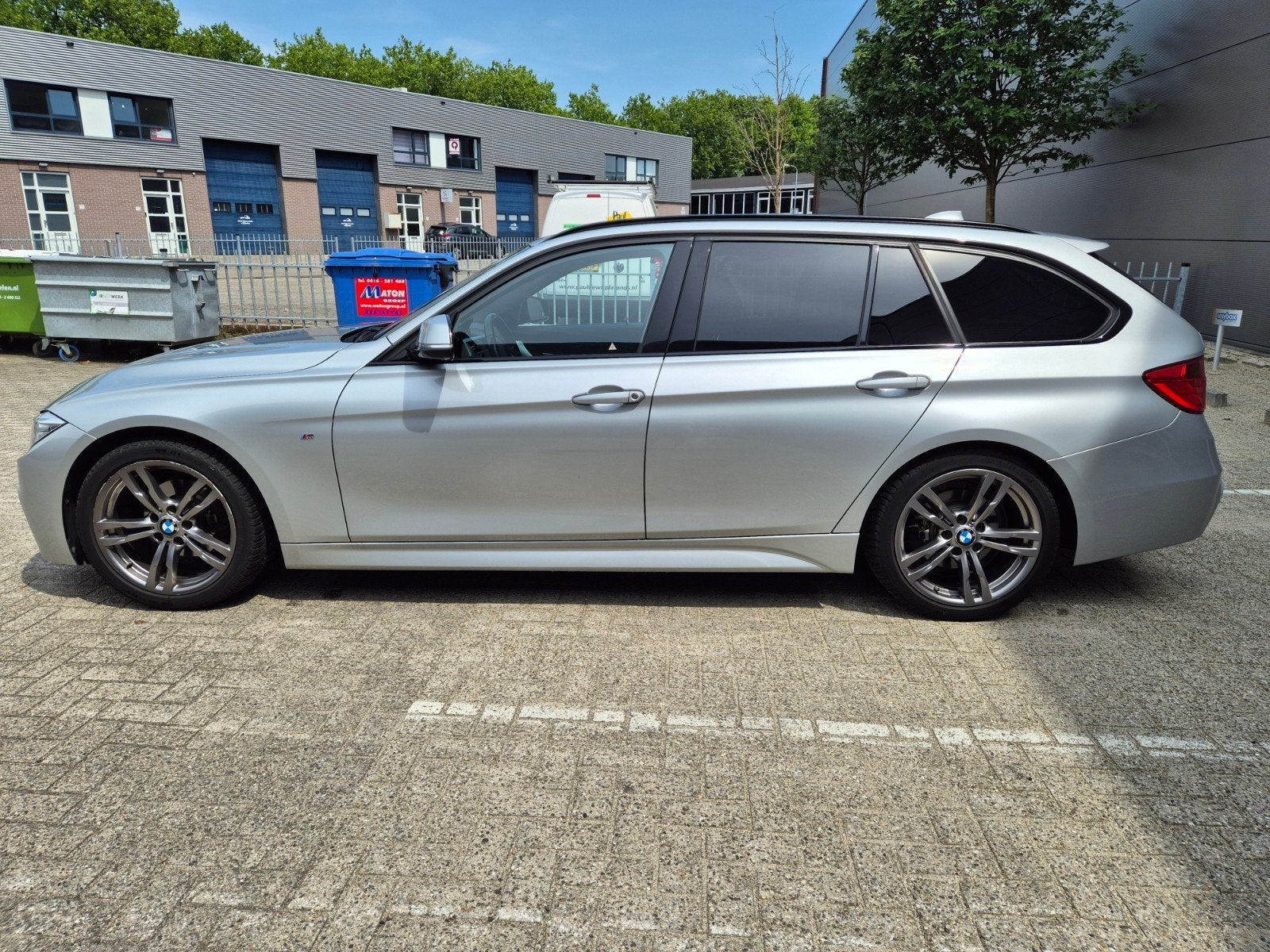 BMW 3-Serie 2.0 320I Touring AUT 2015 Grijs, Auto's, Achterwielaandrijving, 4 cilinders, Stationwagon, Dealer onderhouden