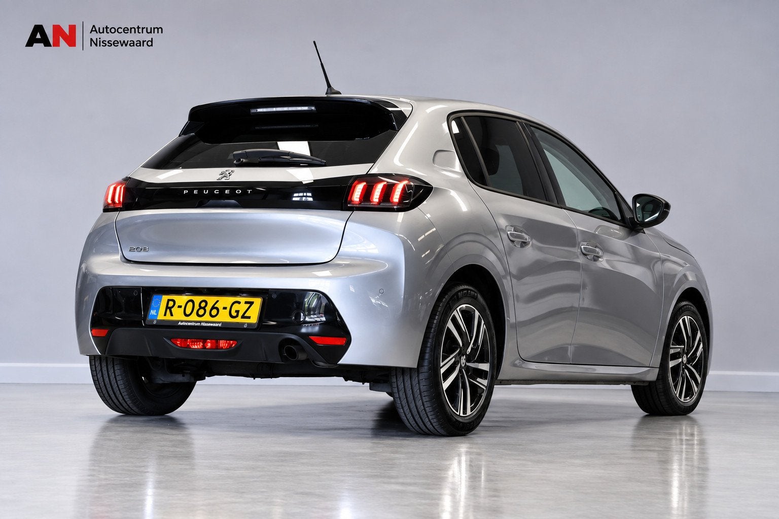 Peugeot 208 1.2 PureTech Allure Pack|3D dash|Camera|Carplay, Auto's, Voorwielaandrijving, 1199 cc, Leder en Stof, Origineel Nederlands