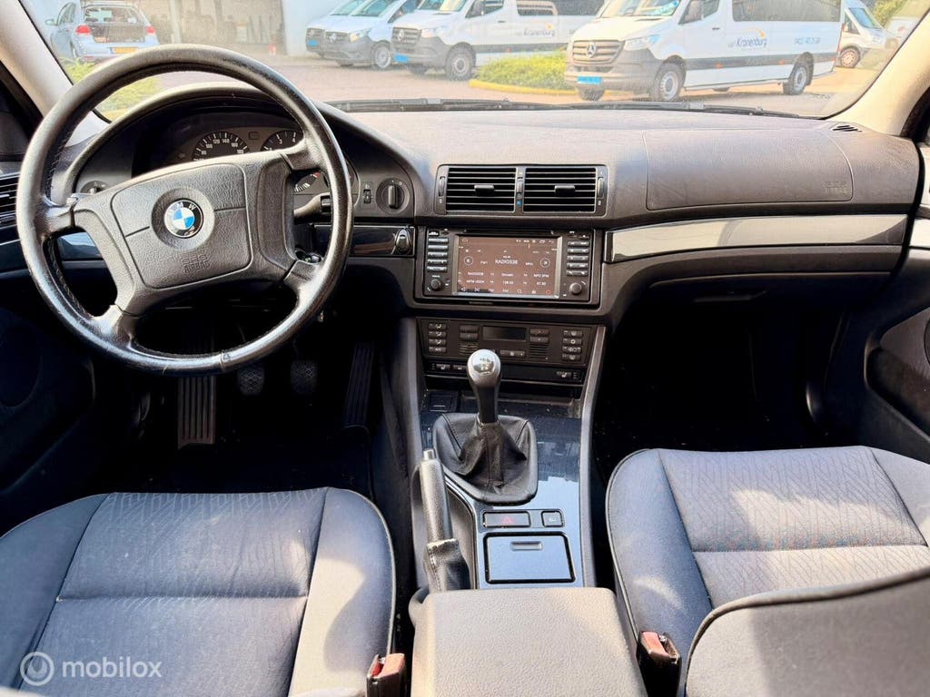 BMW e39 520i Touring, nieuwe apk, hand geschakeld youngtimer, foto 9