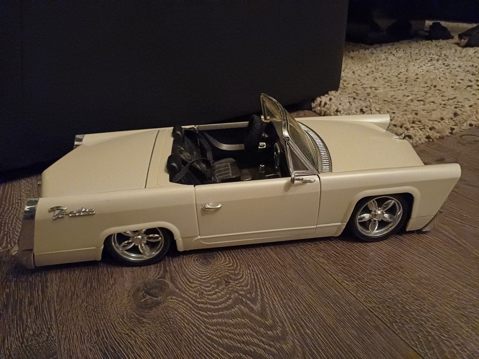 Gedetailleerd model van een klassieke Bratz auto, Ophalen of Verzenden, Gebruikt, Overige typen