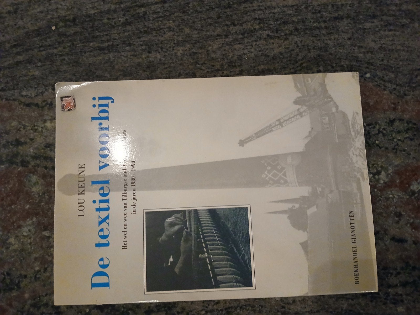 de textiel voorbij lou keune tilburg, Boeken, Ophalen of Verzenden, Zo goed als nieuw