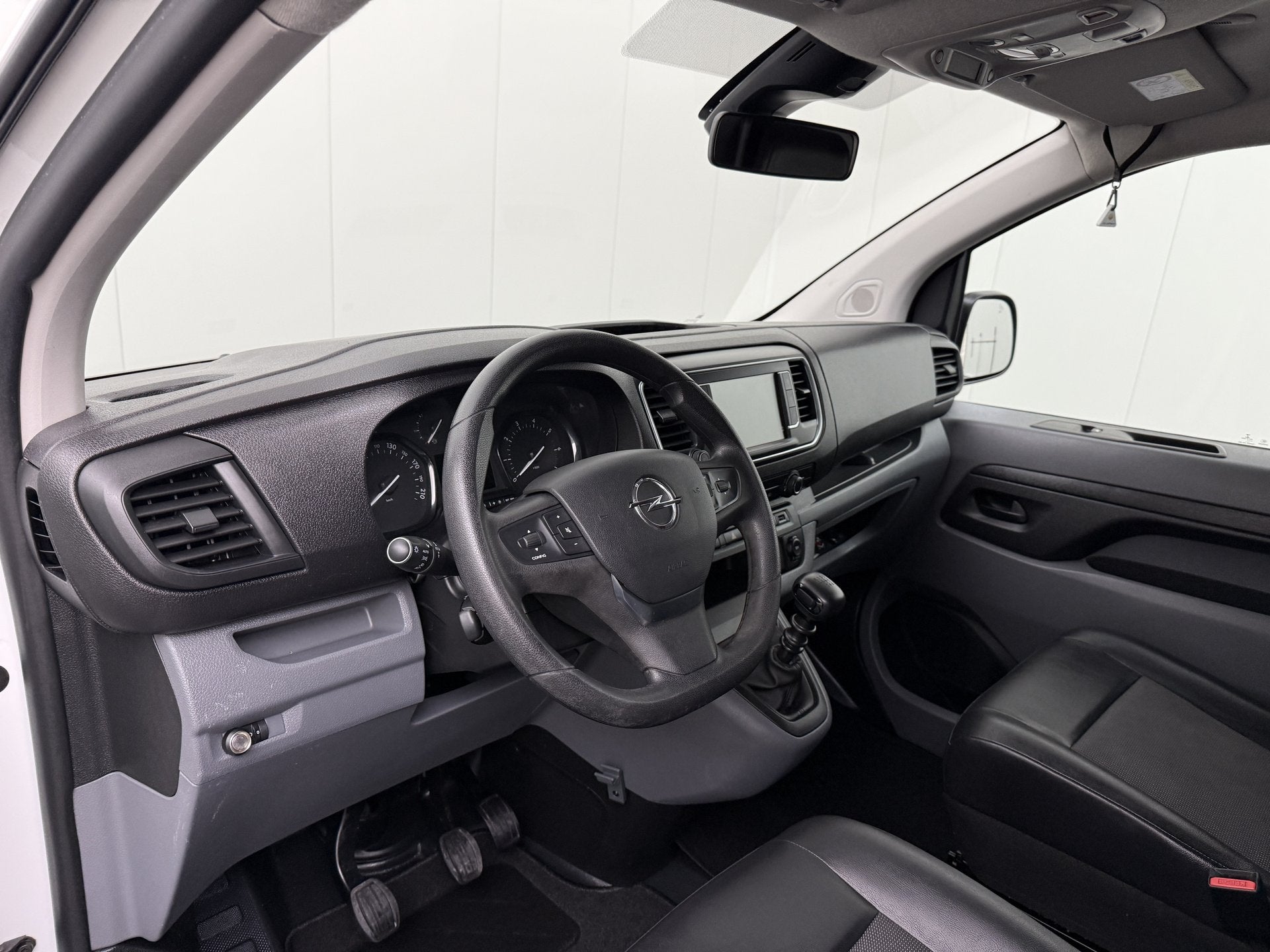 Opel Vivaro 1.5CDTI Lang Imperiaal | Trekhaak | Navigatie |, Voorwielaandrijving, Dealer onderhouden, Gebruikt, Wit