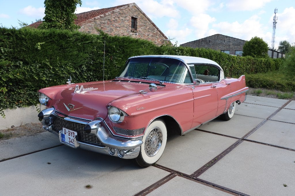 Cadillac, Auto's, Achterwielaandrijving, Beige, Overige kleuren, 5400 cc