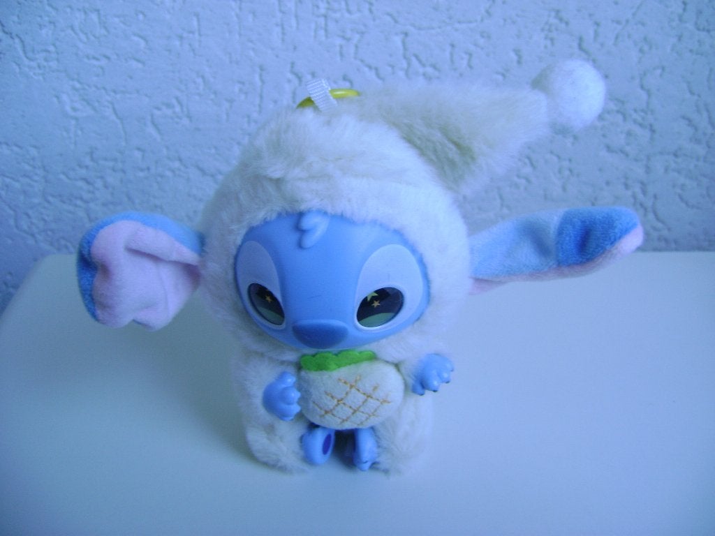 wit met roze disney minisco van 14 cm hoog met vrucht, Ophalen of Verzenden, Overige figuren, Zo goed als nieuw, Beeldje of Figuurtje