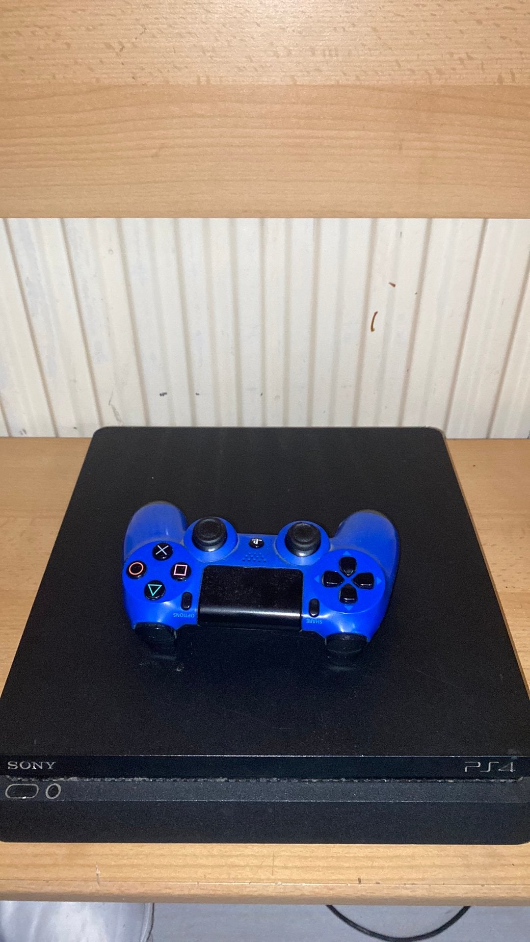 PS4 met controler en kabel, Spelcomputers en Games, Spelcomputers | Sony PlayStation 4, Ophalen, Gebruikt, Met harde schijf, 1 TB