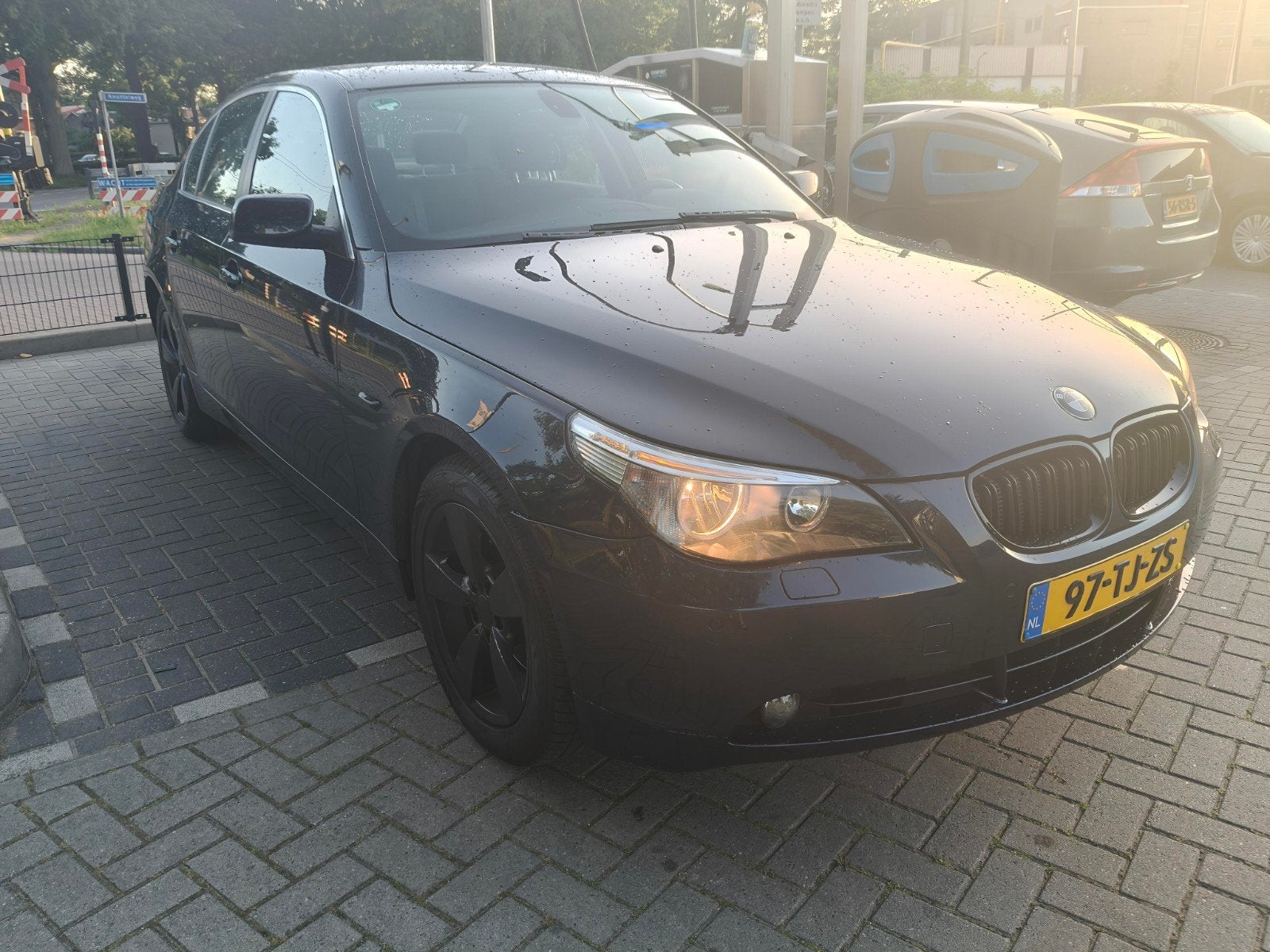 BMW 5-Serie 2.5 XI 525 AUT (4×4), Auto's, BMW, Automaat, Zwart, 2497 cc, 2000 kg