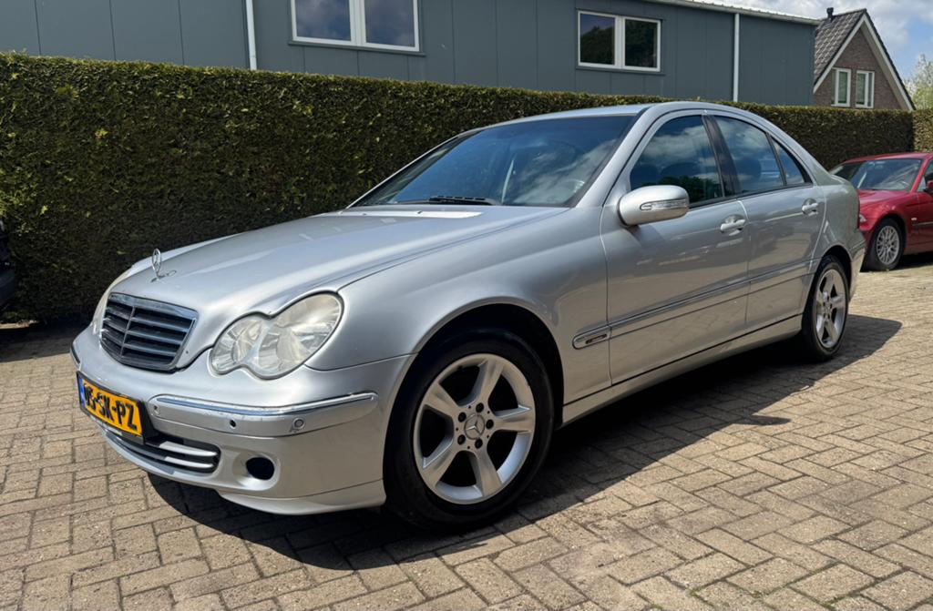 Mercedes-Benz C-Klasse C180 Kompr Sedan 2006 MOTOR DEFECT‼️, Auto's, Mercedes-Benz, Achterwielaandrijving, Zwart, Origineel Nederlands