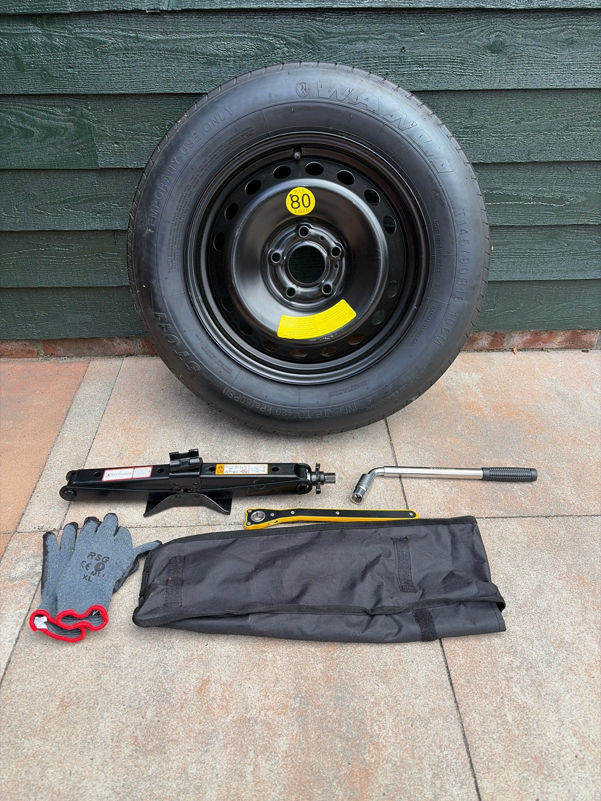Reservewiel met krik en gereedschapset dacia duster, Auto diversen, Autogereedschap, Ophalen, Nieuw