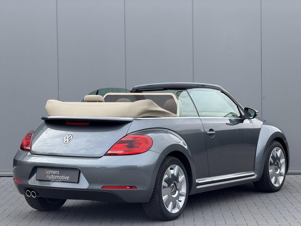 Volkswagen Beetle Cabriolet 1.4 TSI 160pk DSG 70's Edition |, Gebruikt, 4 cilinders, Cabriolet, Leder