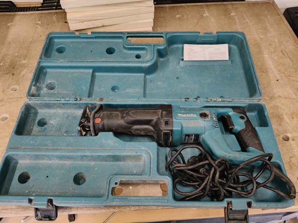 makita jr3050t reciprozaag, Gebruikt, 70 mm of meer, 600 tot 1200 watt, Ophalen of Verzenden