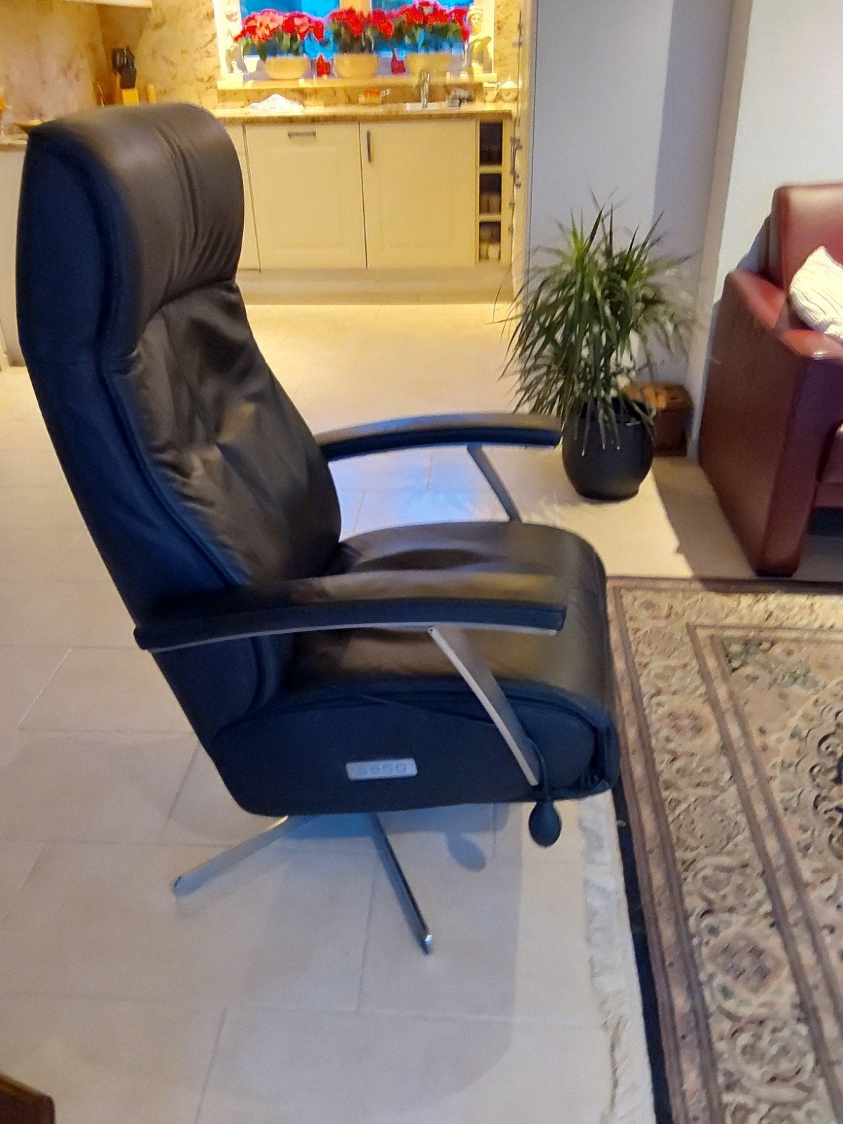 Luxe Zwarte Leren Relaxfauteuil - Comfortabel en Verstelbaar, Ophalen, Gebruikt, 100 tot 125 cm, Modern, Comfort