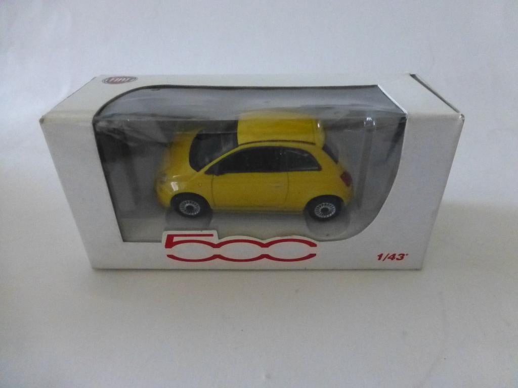 Norev Fiat 500 Nuova 2007 geel verpakking is beschadigt, Hobby en Vrije tijd, Modelauto's | 1:43, Ophalen of Verzenden, Zo goed als nieuw