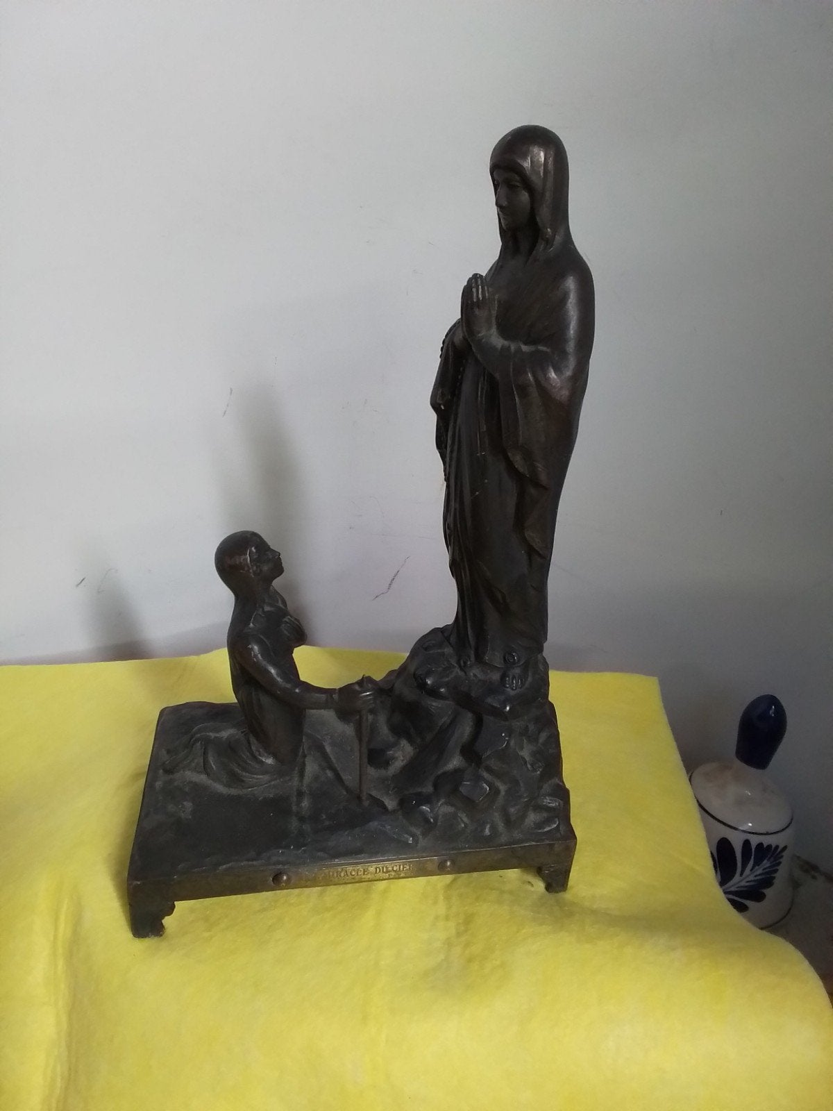 15395)  LE MIRACLE DU CIERGE   hoog  25 cm met muziekdoos, Antiek en Kunst, Ophalen of Verzenden
