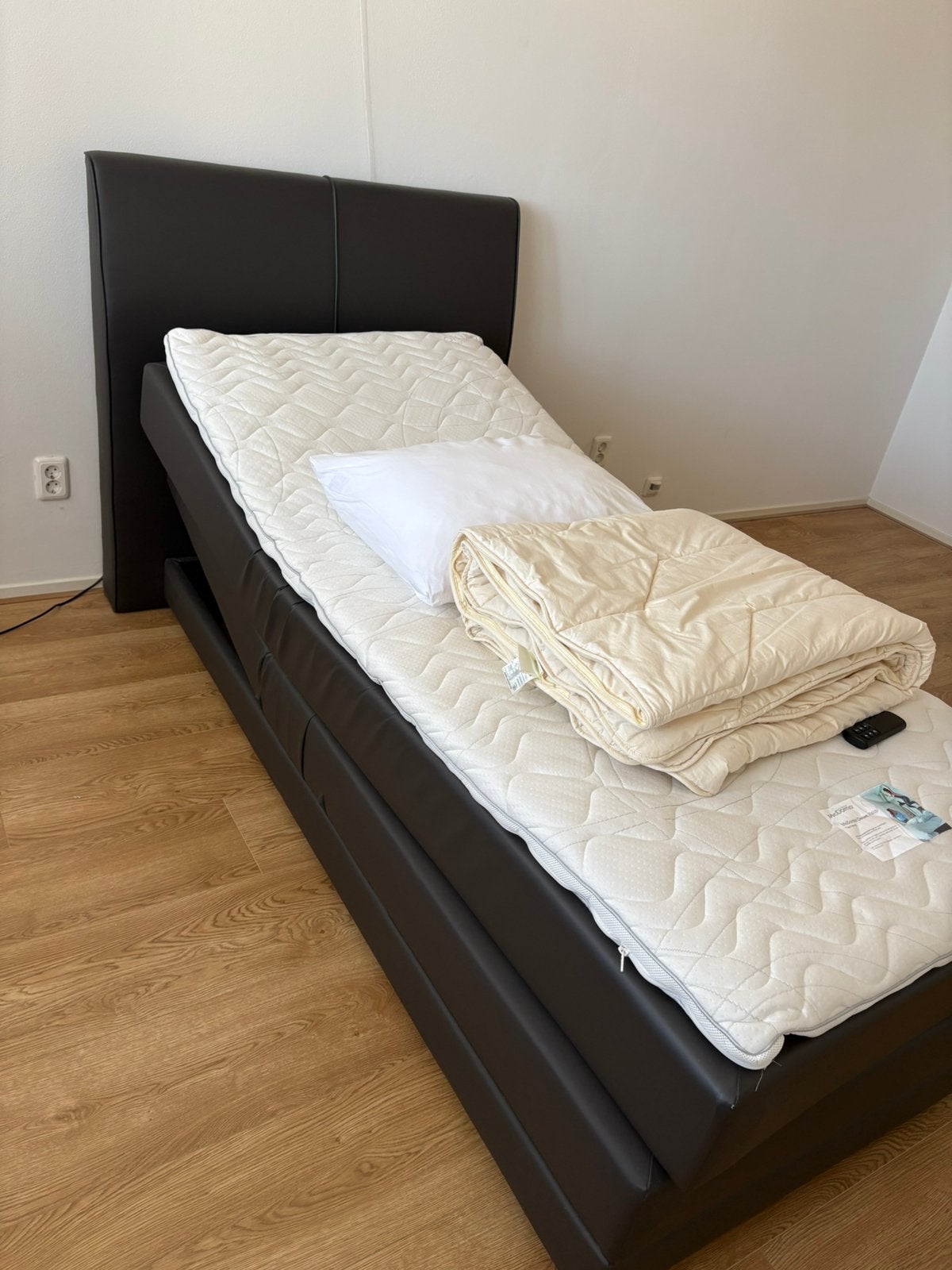 Elektrisch verstelbare boxspring- 1 persoons, Ophalen, Zo goed als nieuw, Eenpersoons, 90 cm
