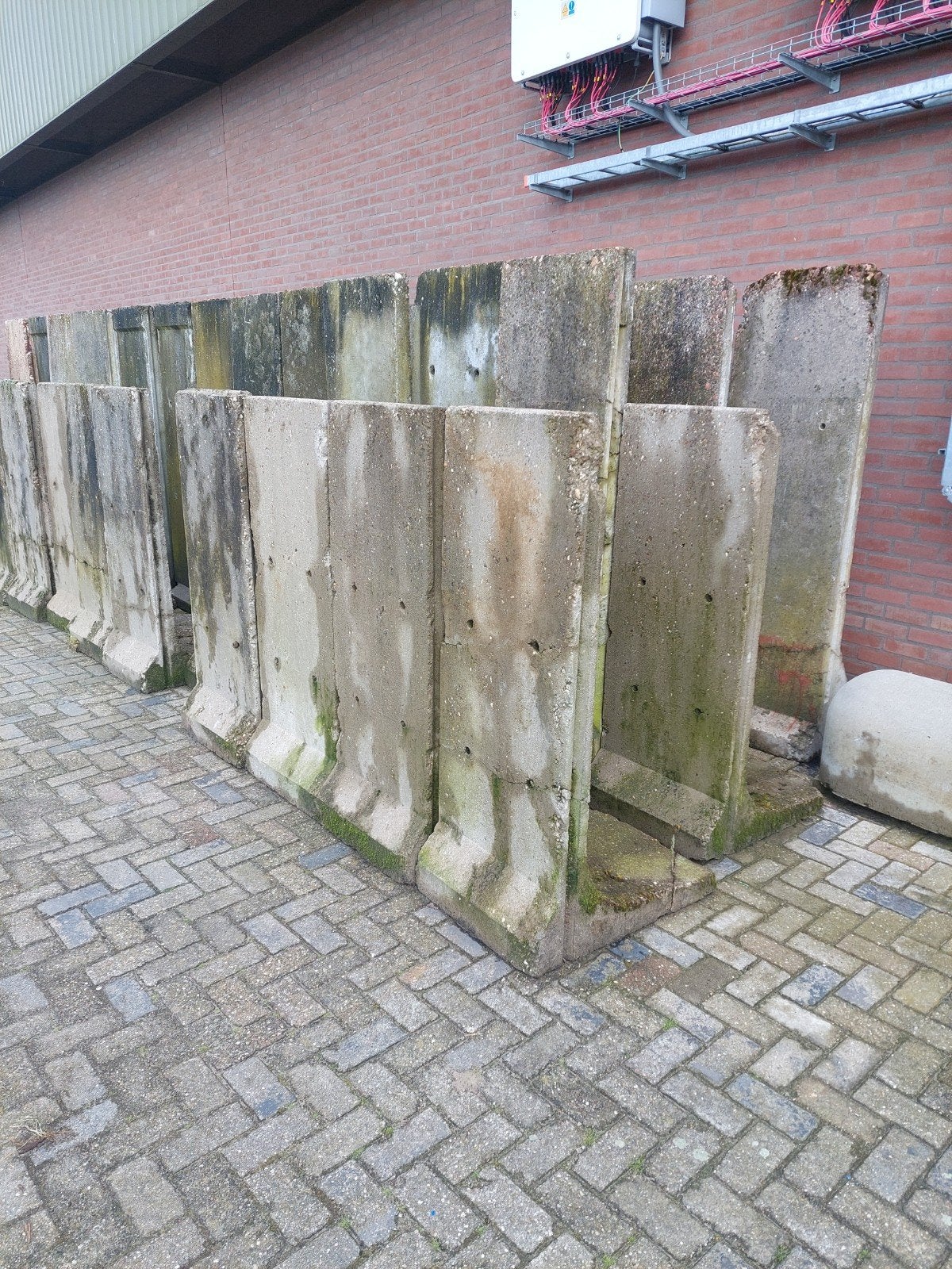 Betonnen L steunen te koop, Tuin en Terras, Schuttingen, Ophalen, Overige materialen, 6 meter of meer, 1 tot 2 meter