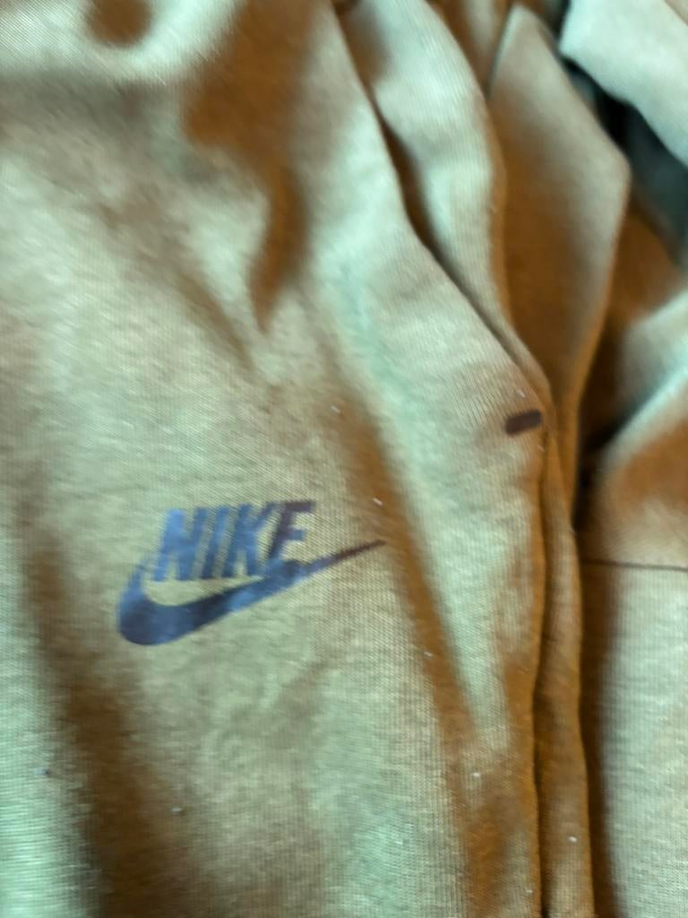 Nike trainingspak leger groen (maat 147-158, Ophalen of Verzenden, Gebruikt, Jongen of Meisje