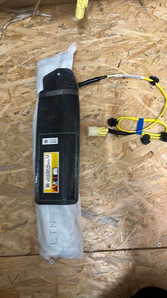 Toyota Yaris 4 2022 stoel airbag links rechts 73910-K0010, Ophalen, Gebruikt, Toyota, Toyota