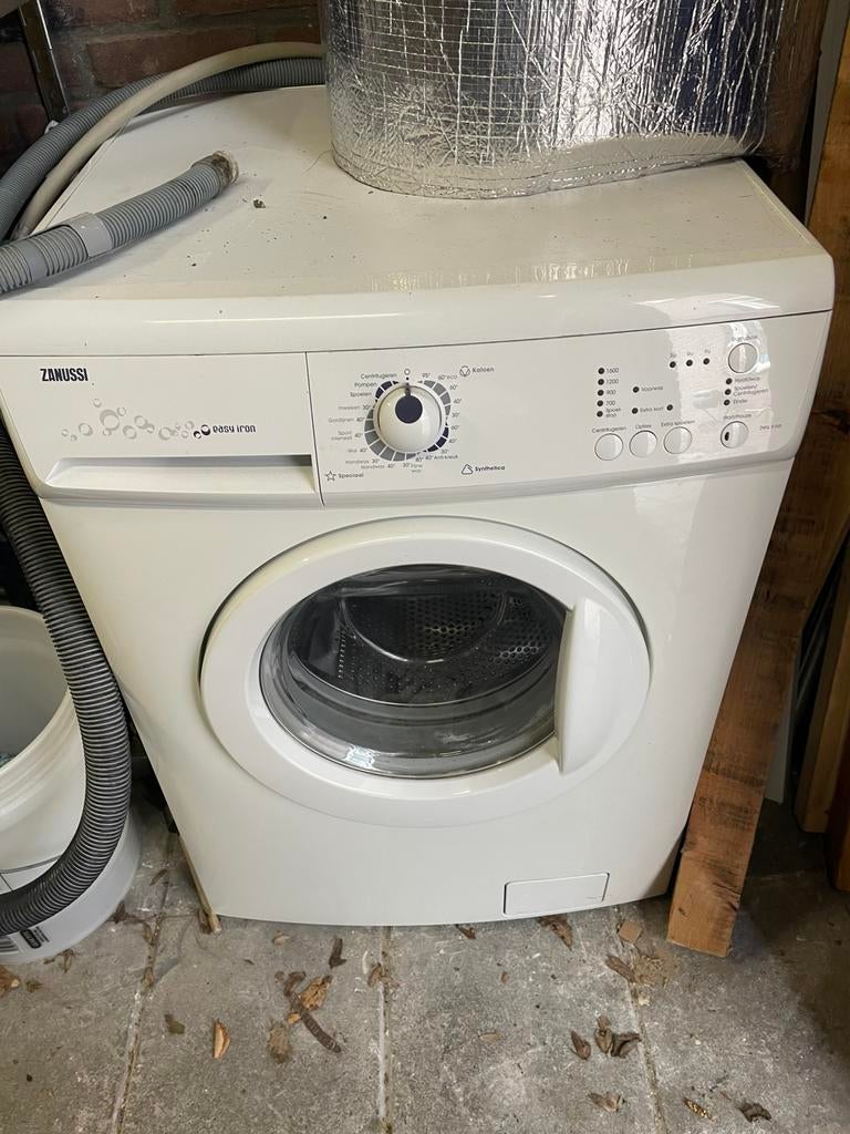 Wasmachine zanussi, Ophalen, Zo goed als nieuw, 1200 tot 1600 toeren, 85 tot 90 cm