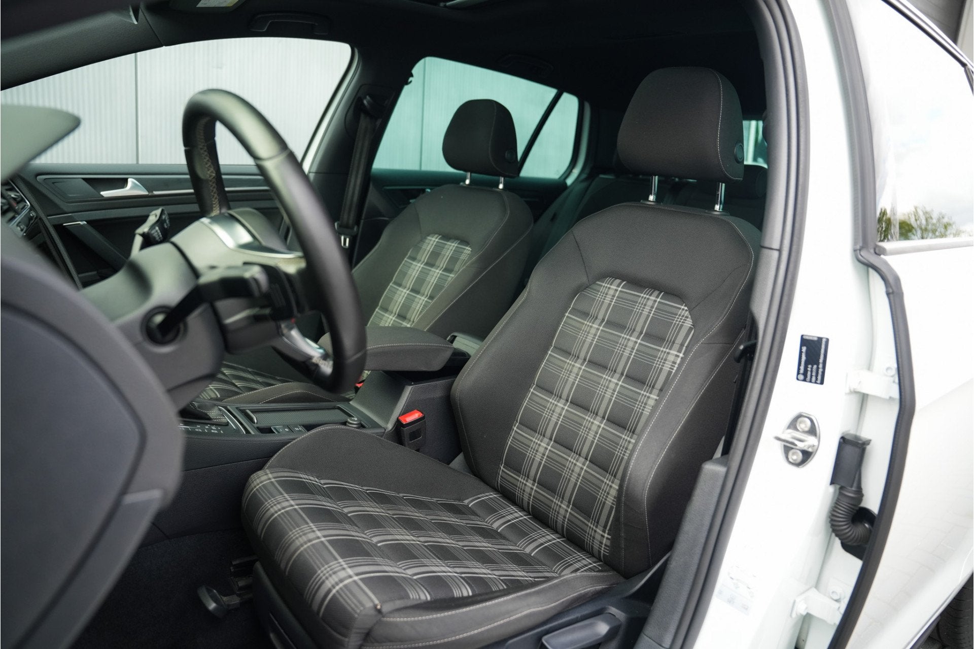 Volkswagen Golf 7.5 2.0 TDI GTD 184 pk /Automaat/ Pano-Dak/, Auto's, Stof, Gebruikt, Wit, Bedrijf