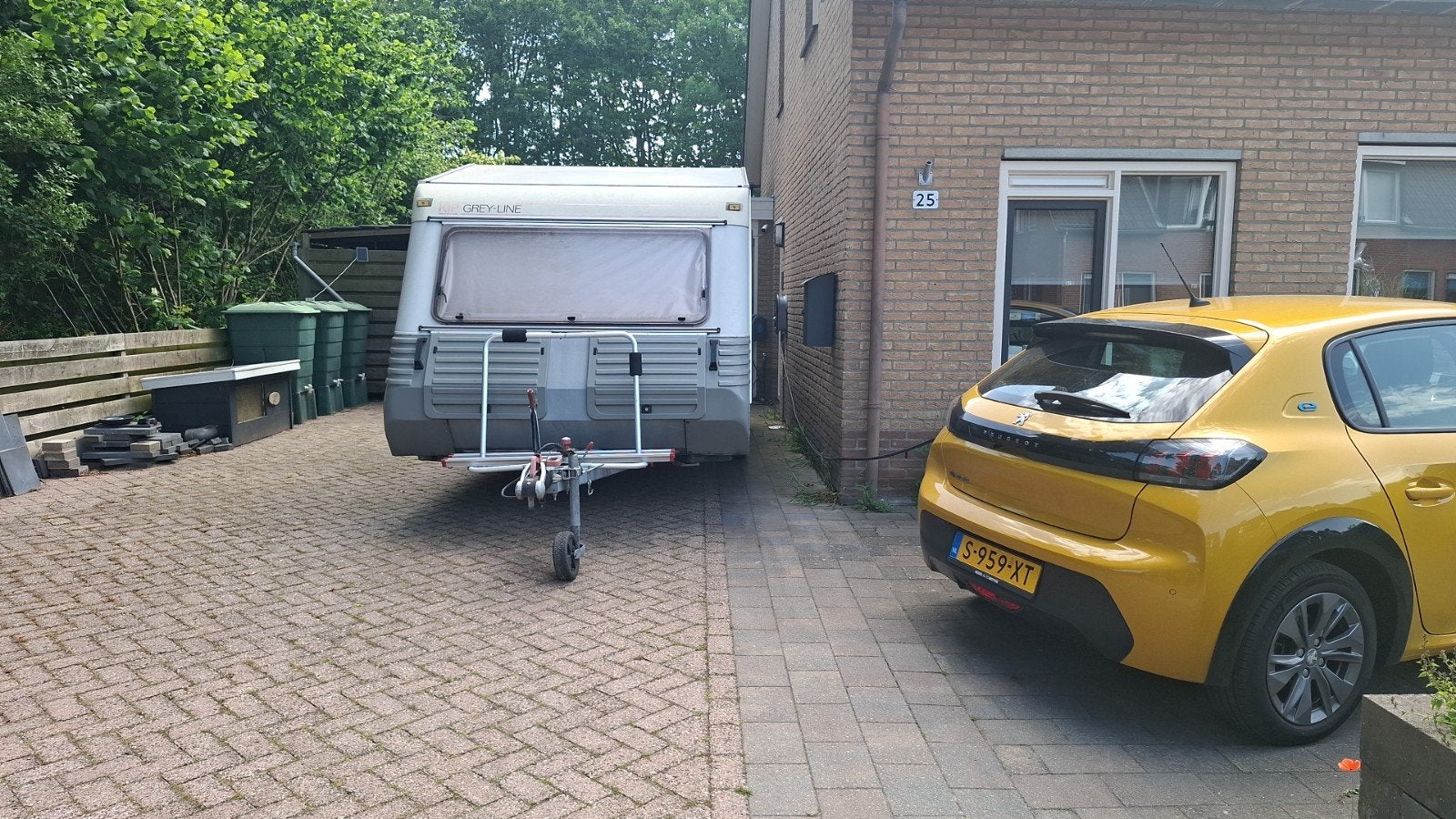 Kip Grey-Line 45TLB met 2 voortenten en aanbouw, Rondzit, Kip, Particulier, 4 tot 5 meter