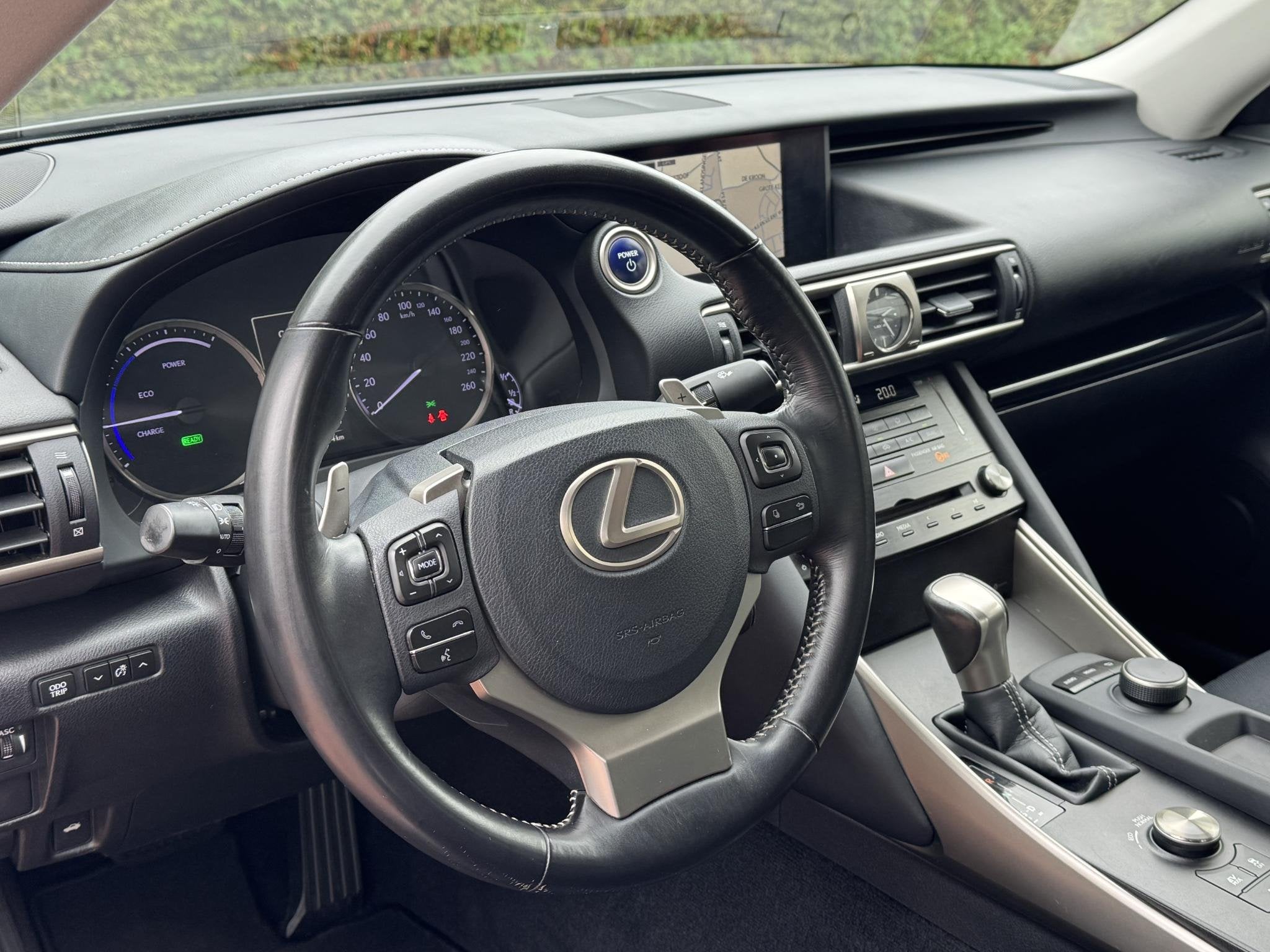 Lexus IS 300h Facelift *Nieuwe Beurt+HHC!* NAP Xenon, Auto's, Automaat, Gebruikt, 23 km/l, Origineel Nederlands