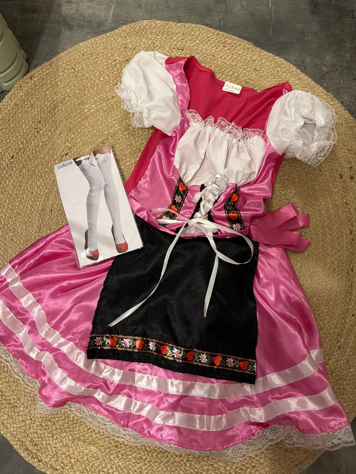 Oktoberfest Tiroler Jurk Maat M, Maat 38/40 (M), Ophalen of Verzenden, Overige thema's, Kleding