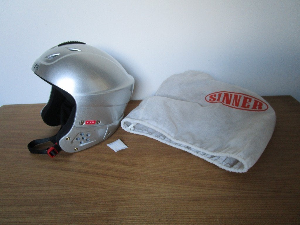 Nr.139: Mooie kinder skihelm van Sinner maat XXS / XS zilver, Overige merken, 160 tot 180 cm, Ophalen of Verzenden, Zo goed als nieuw