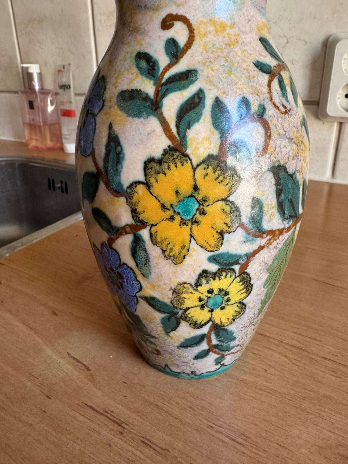 Vaas beschilderd met Majolica-techniek, Ophalen