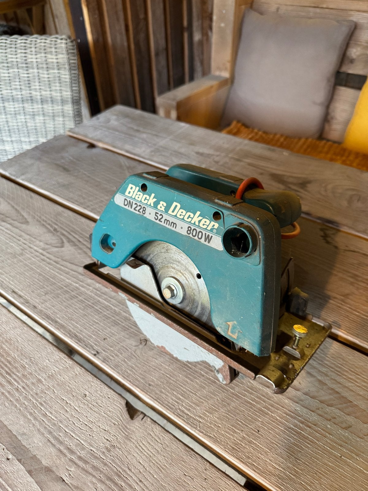 Black & Decker Cirkelzaag DN228 - 800W, 52mm zaagdiepte, Doe-het-zelf en Verbouw, Gereedschap | Zaagmachines, Gebruikt, Cirkelzaag