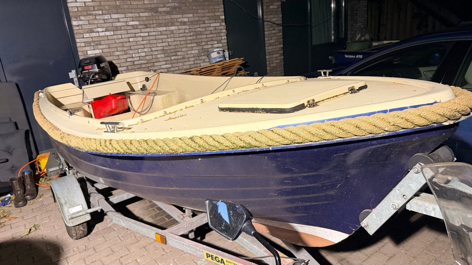 Stabiele polyester boot met kantel trailer, Watersport en Boten, Motorboten en Motorjachten, Overige merken, Gebruikt, Buitenboordmotor