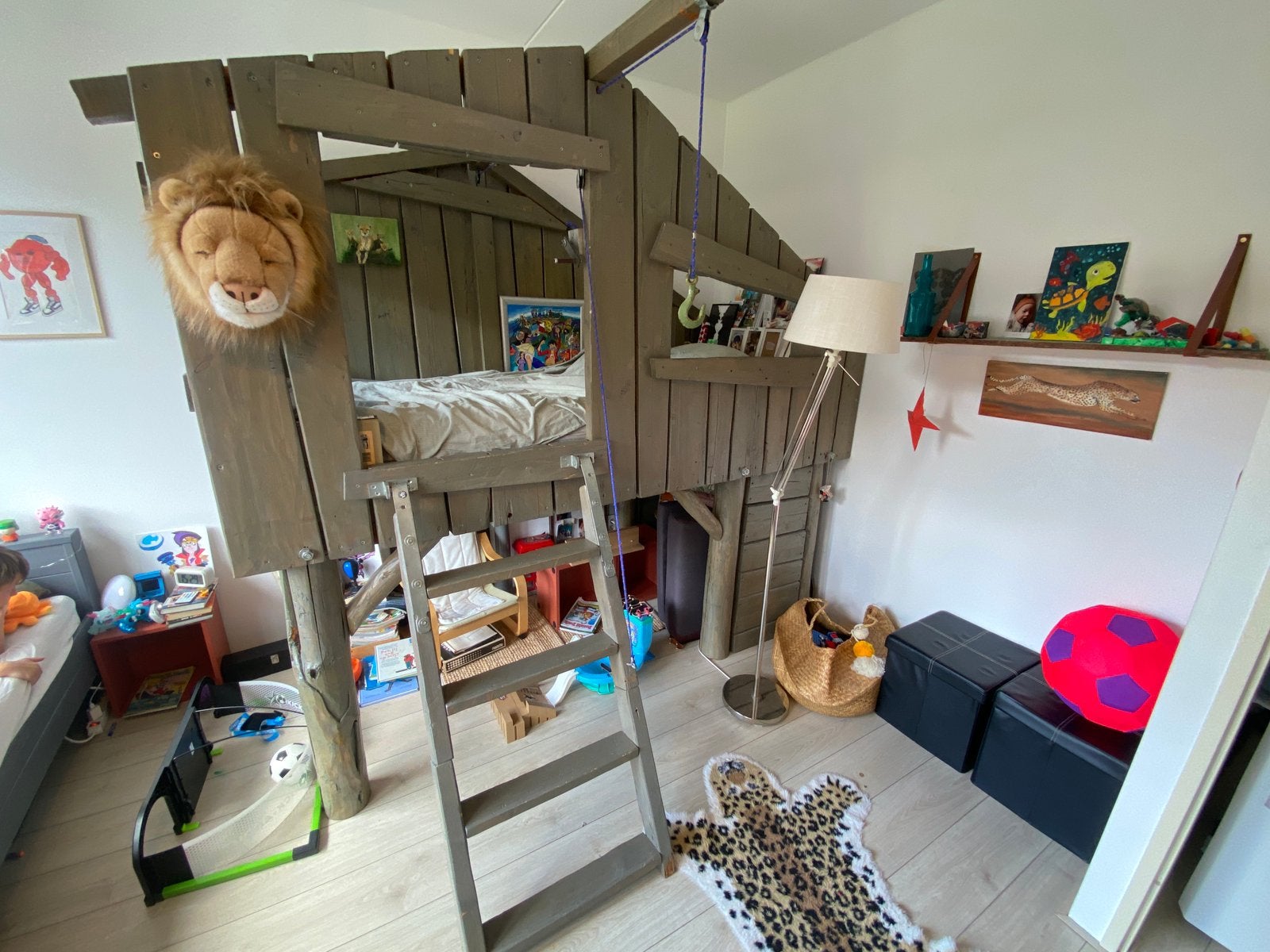Handgemaakt boomhutbed met ladder, katrol en luik | 90x200, Kinderen en Baby's, Kinderkamer | Stapelbedden en Hoogslapers, Ophalen