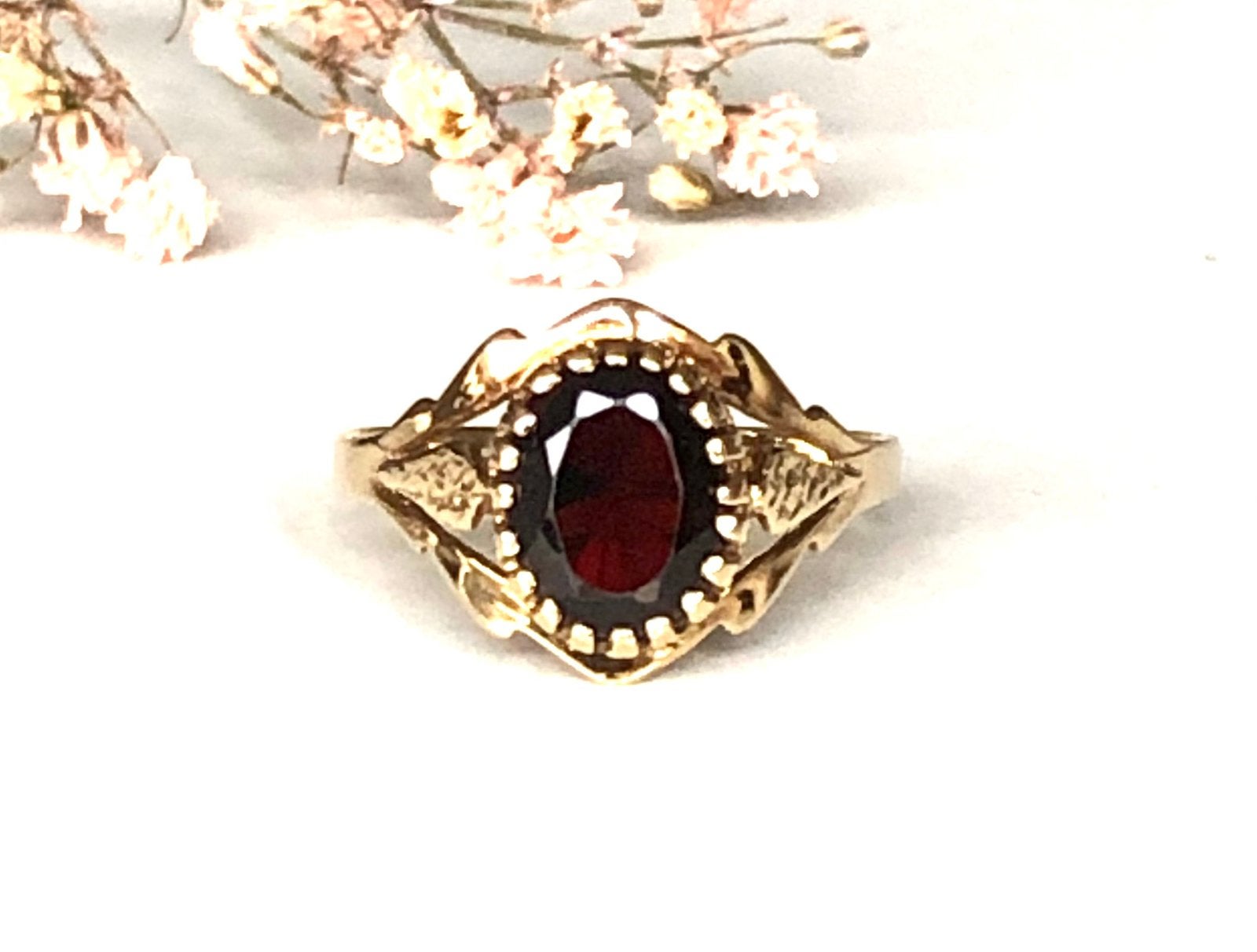 Vintage 9k gouden ring met granaat maat 18 1/4, 18 tot 19, Gebruikt, Ophalen of Verzenden, Met edelsteen