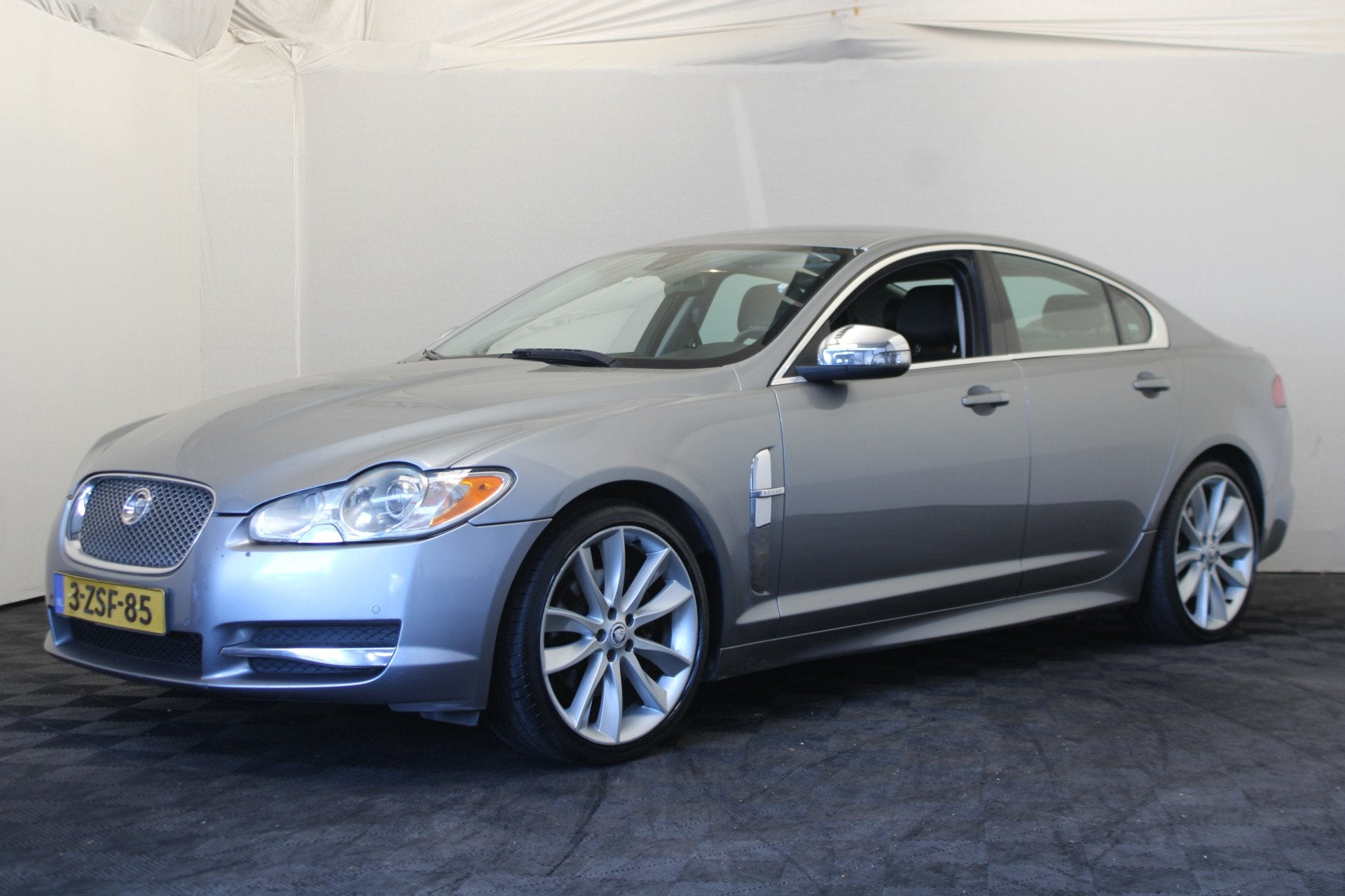 Jaguar XF 2.7D V6 Luxury (bj 2008, automaat), 1730 kg, Achterwielaandrijving, Gebruikt, Zwart