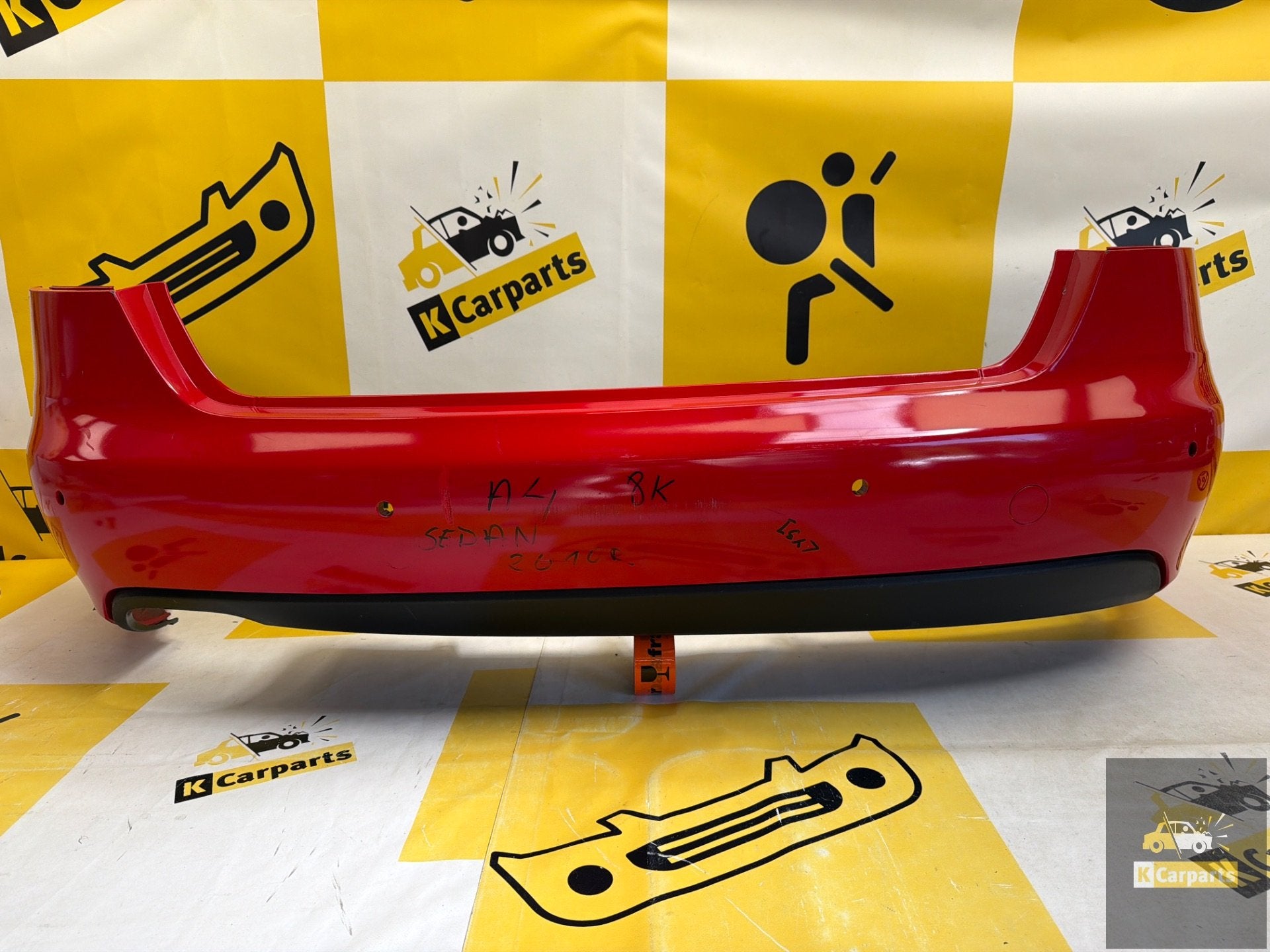Audi A4 B8 Achterbumper Sedan 4xPDC bumper 8K5807511, Auto-onderdelen, Gebruikt, AUDI AG, Auto-Union-Strasse 1
85045  Ingolstadt, DE