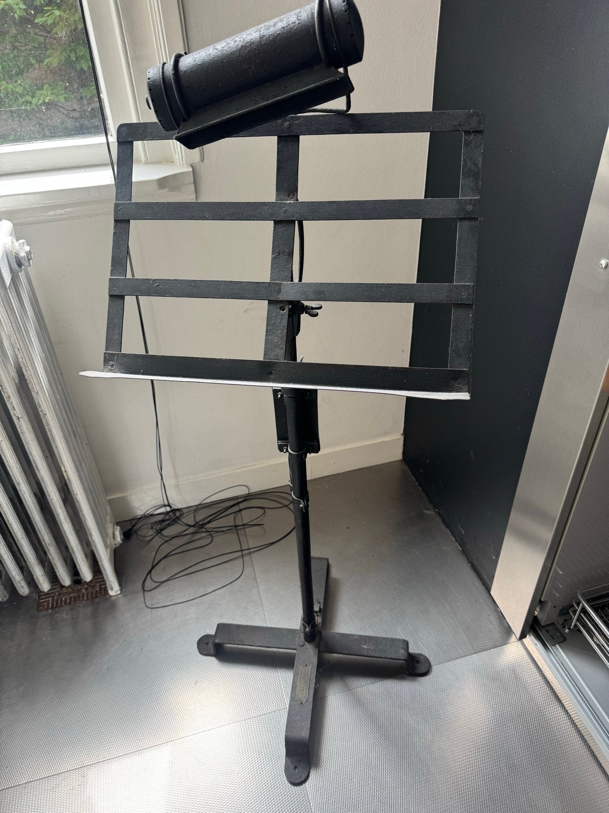Vintage ijzeren standaard voor kookboek of muziek, Muziek en Instrumenten, Standaards, Ophalen, Gebruikt, Muziekstandaard, Overige instrumenten