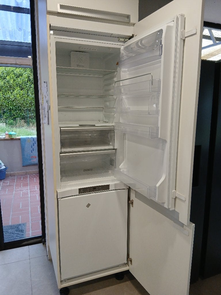 KOOPJE Whirlpool Koel-vriescombinatie (2021)–NoFrost–264L, Ophalen, Gebruikt, 200 liter of meer, Met aparte vriezer