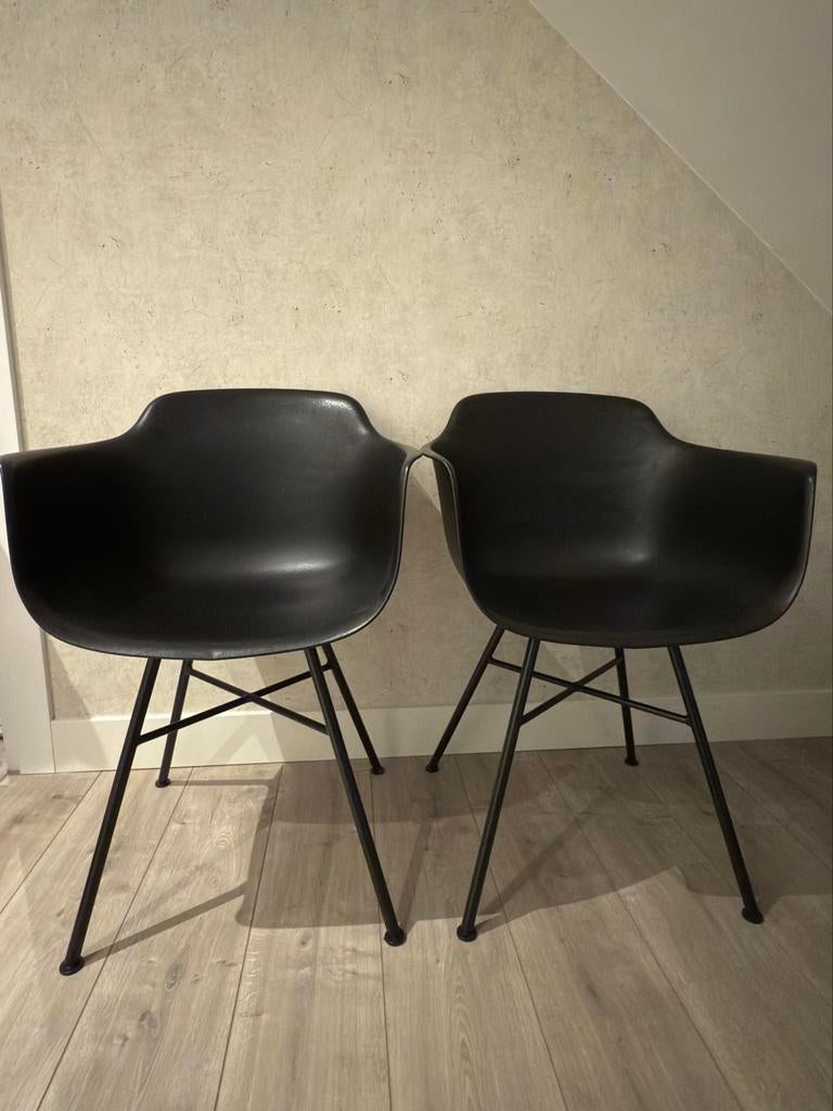 4 zwarte kunststof stoelen metalen onderstel, Ophalen, Zo goed als nieuw, Zwart, Kunststof