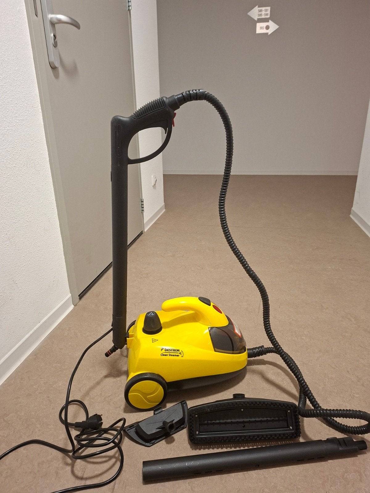 Bestron Clean Steamer - Gele Stoomreiniger met Accessoires, Ophalen, Gebruikt